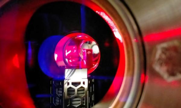 Il supersolido ruota senza inerzia